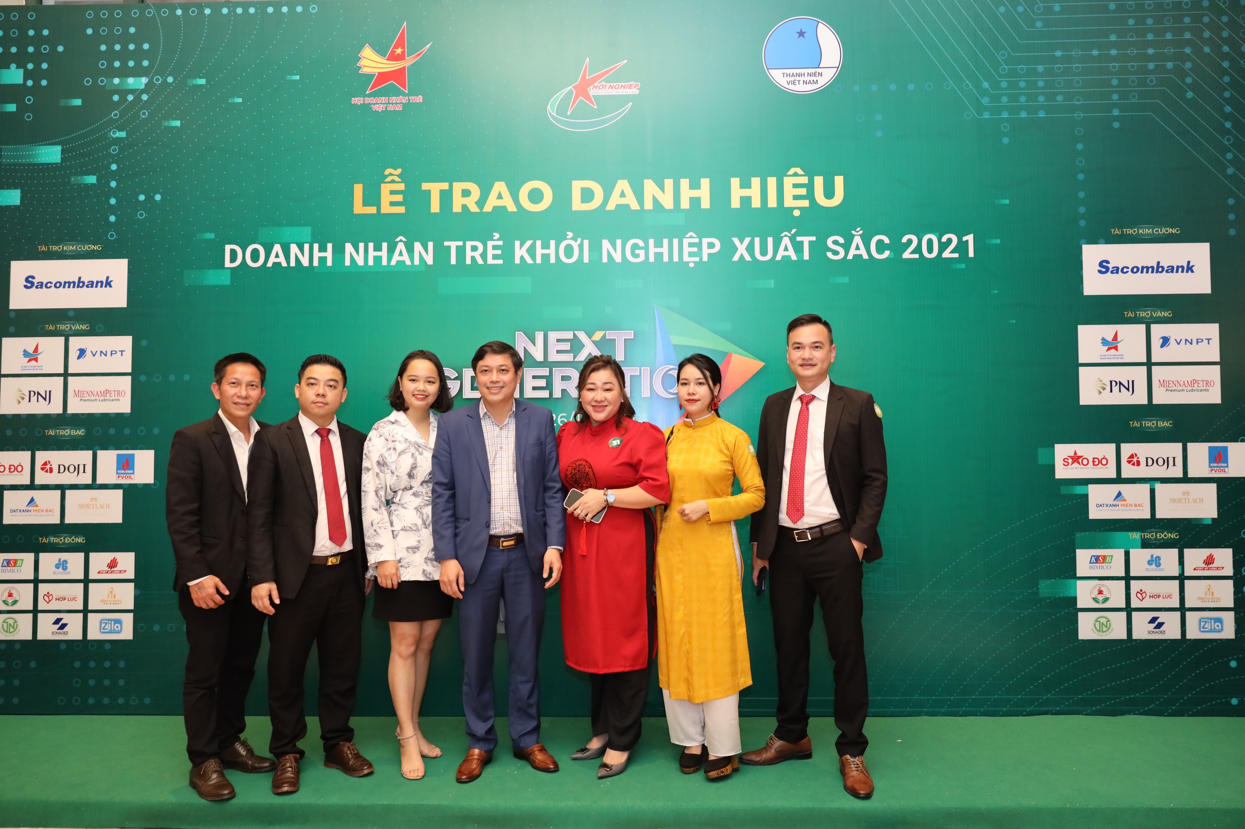 CEO Thai Thu Marketing lọt top 100 doanh nhân trẻ xuất sắc