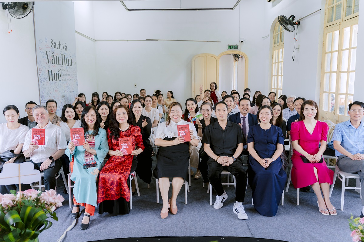 Hơn 100 Doanh Nhân, Chuyên Gia Đào Tạo, Người Yêu Tri Thức Ủng Hộ Sách Thương Hiệu Cá Nhân Tỉnh Thức